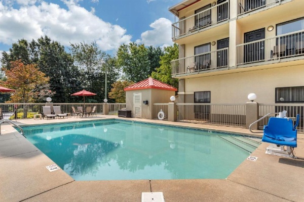 Comfort Inn Biltmore West image 27