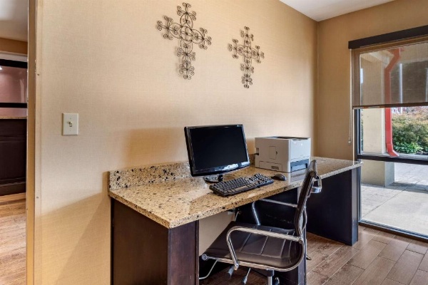 Comfort Inn Biltmore West image 29