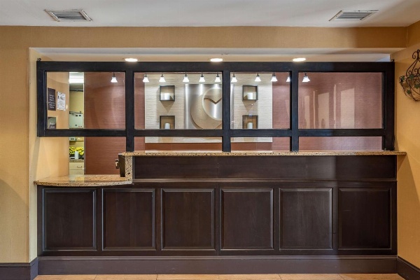 Comfort Inn Biltmore West image 4